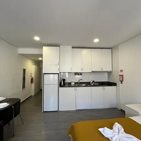 Almada Downtown 201 Порту